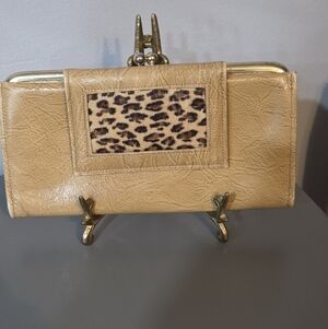 Buxton Top Grain Leather Leopard Accent Tan Kisslock Clutch Wallet